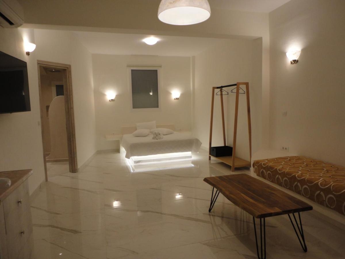Triena Apartments Fira  Exterior photo